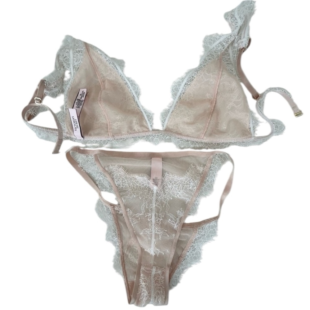 NWOT Victoria's Secret Bra and Panty SetVery Sexy ANGELS 
Size: Medium